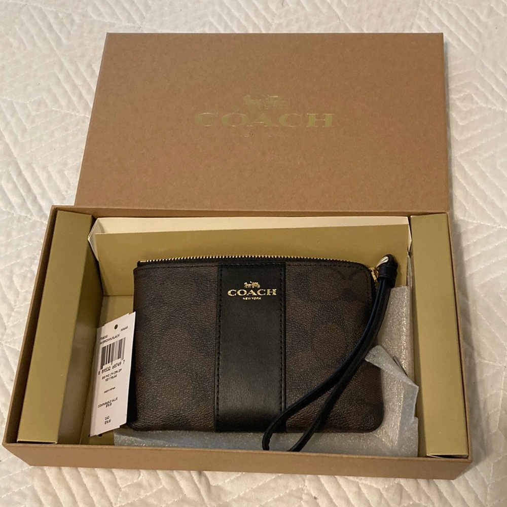 New in box coach wallet